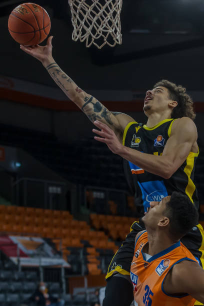 单纯用钱砸 单纯用钱砸