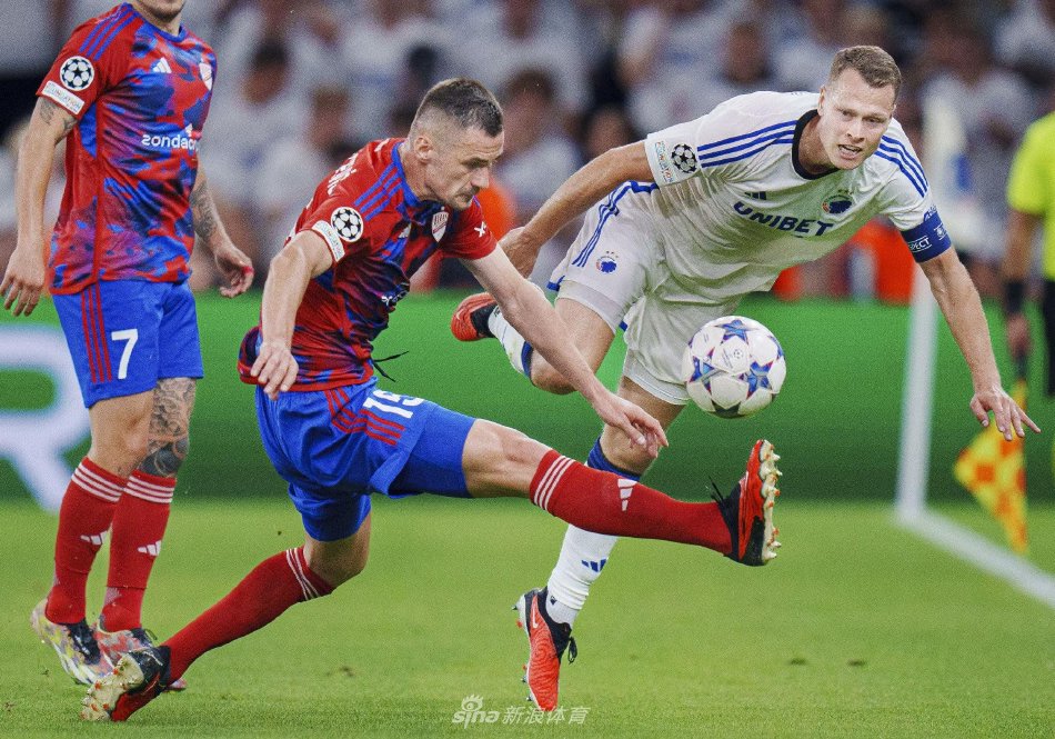 纪念足球巨 纪念足球巨