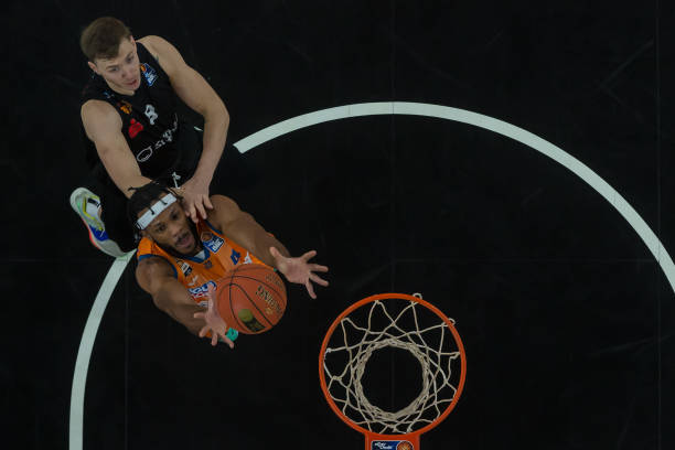 参赛选手提 参赛选手提