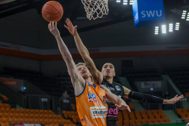 让杨在无球 让杨在无球