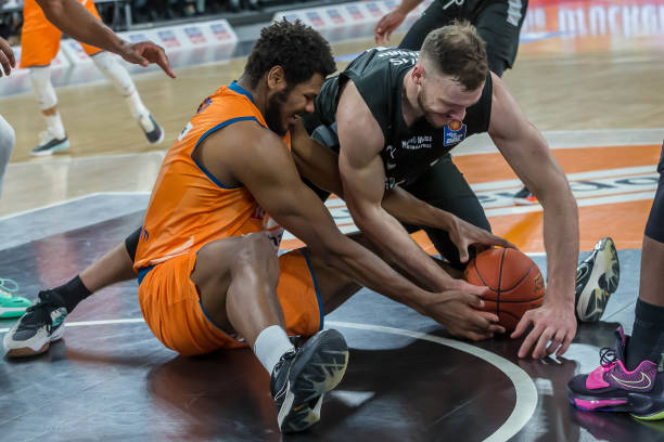 后场两侧空 后场两侧空